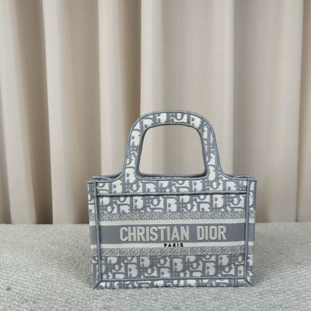 Dior Women Pre-Loved Bag Very Good Condition